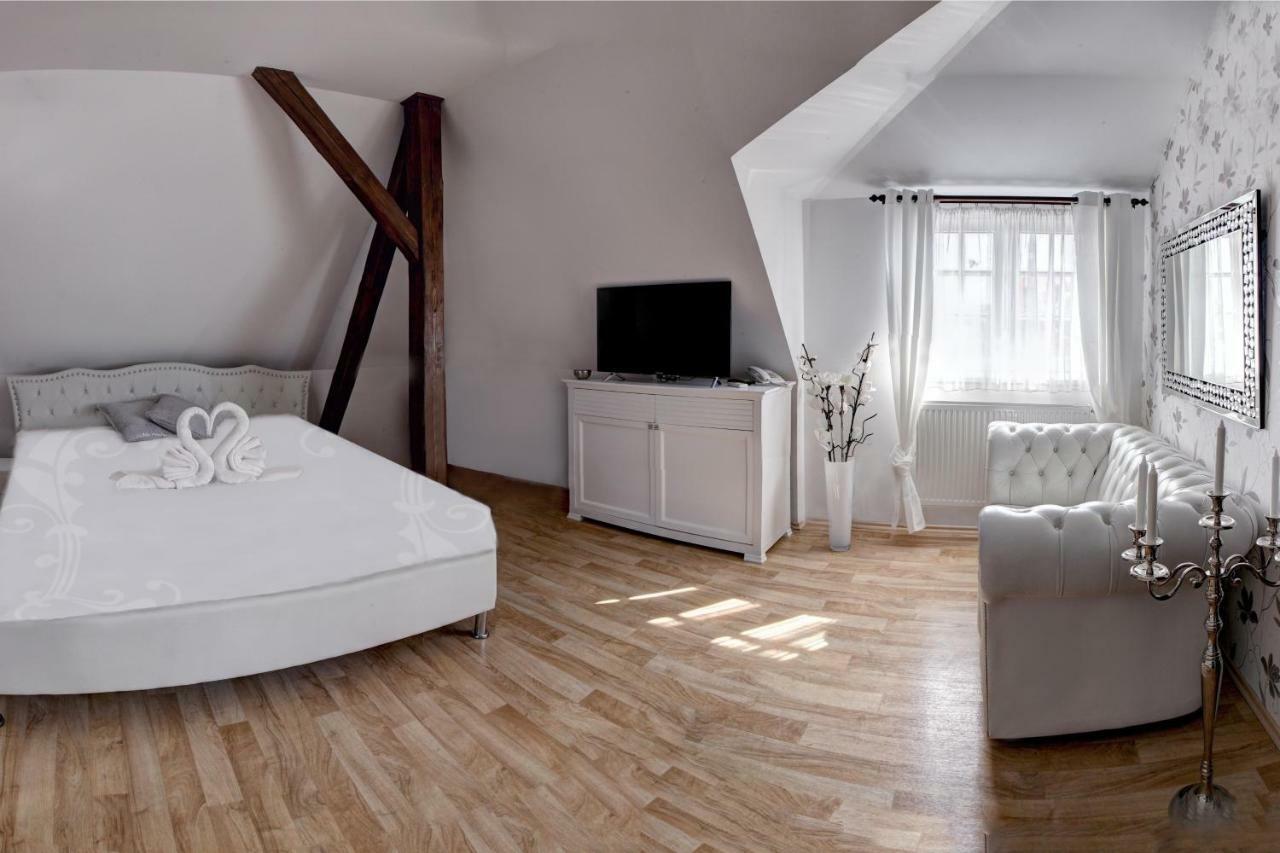 Penzion Tillerova Vila Lázně Bohdaneč Exteriör bild