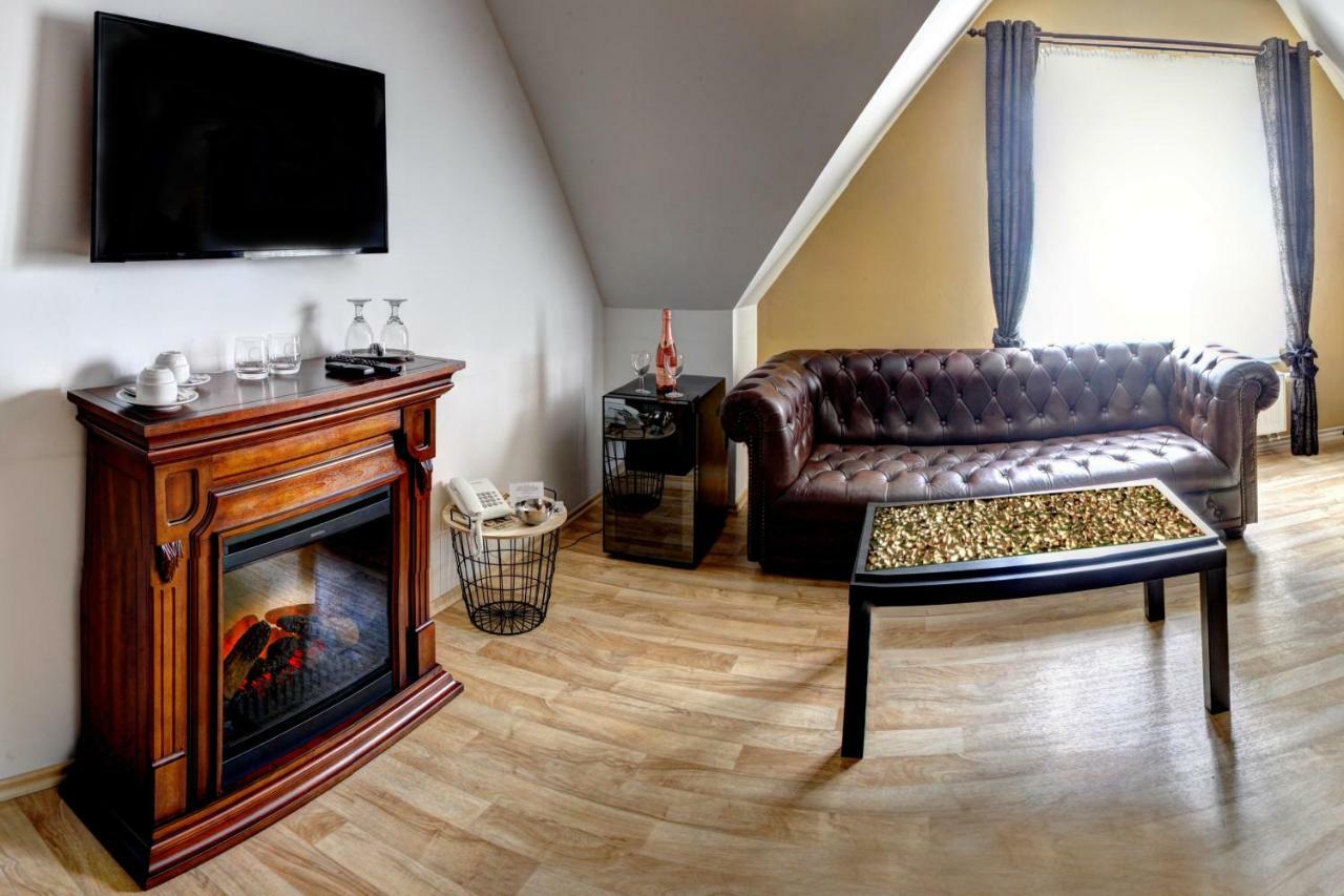 Penzion Tillerova Vila Lázně Bohdaneč Exteriör bild
