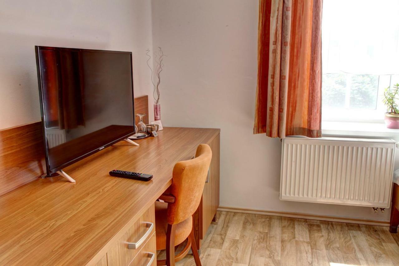 Penzion Tillerova Vila Lázně Bohdaneč Exteriör bild