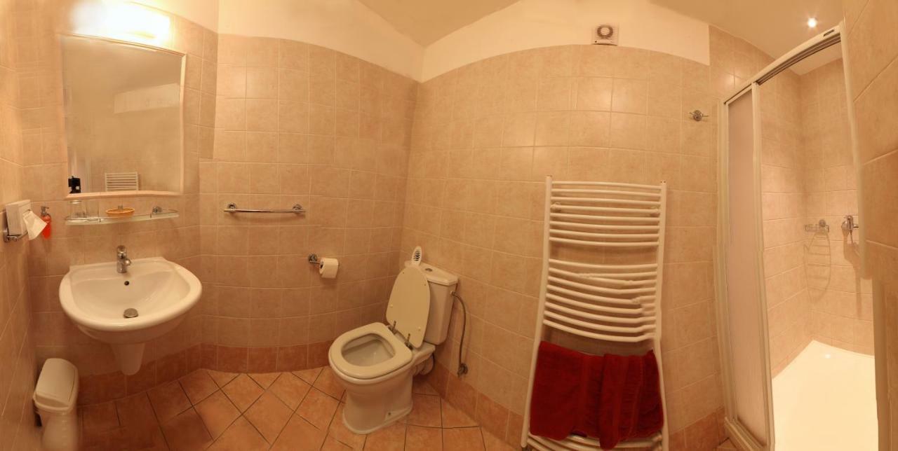 Penzion Tillerova Vila Lázně Bohdaneč Exteriör bild