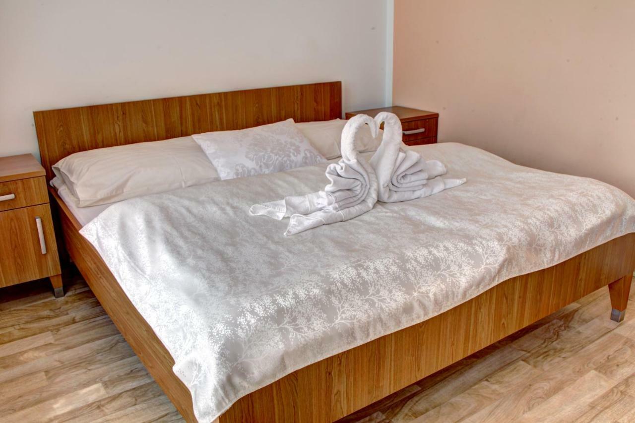 Penzion Tillerova Vila Lázně Bohdaneč Exteriör bild