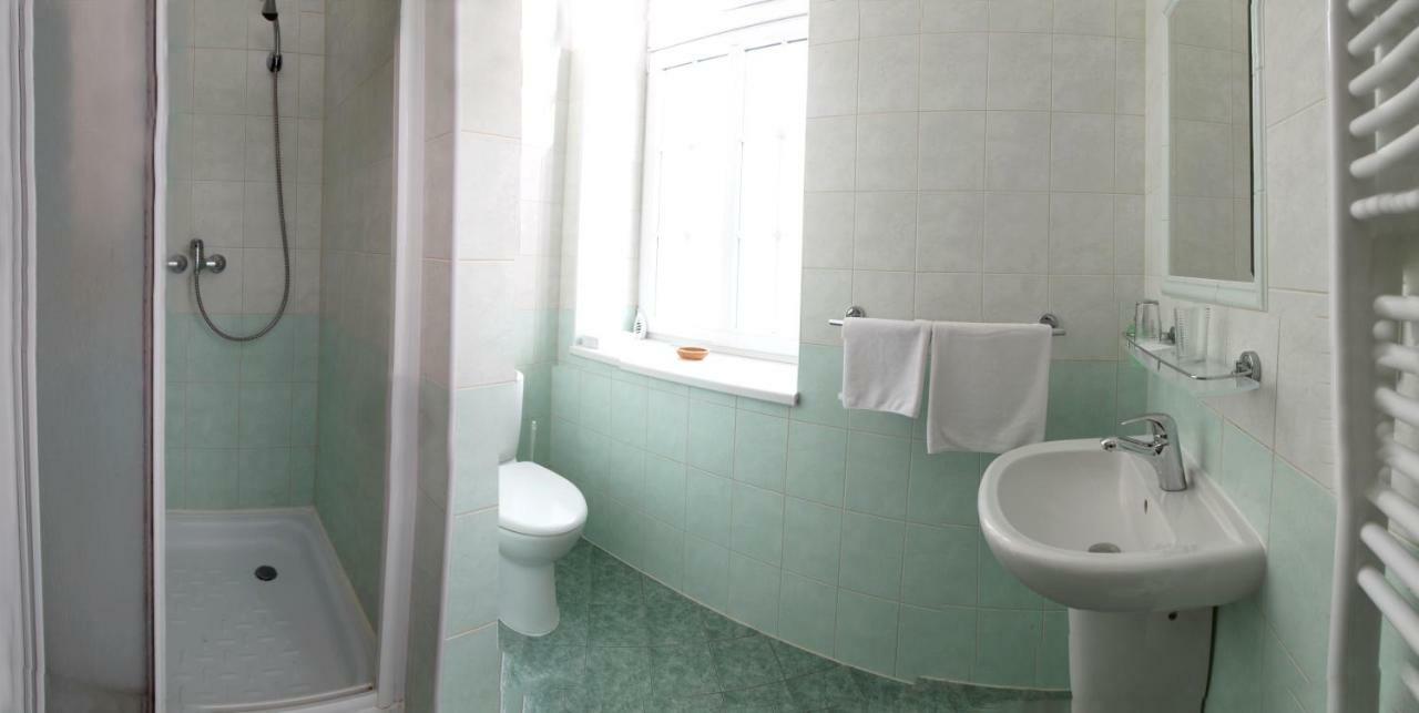 Penzion Tillerova Vila Lázně Bohdaneč Exteriör bild