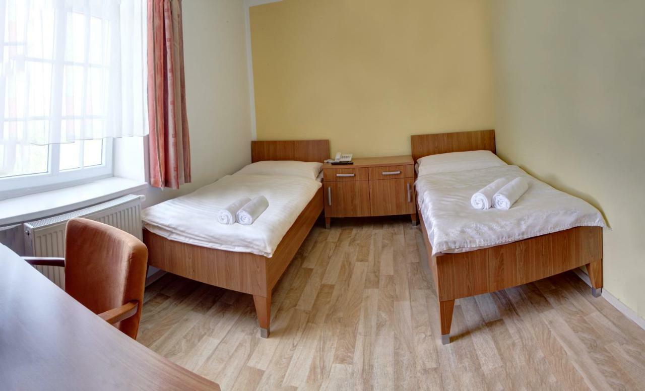 Penzion Tillerova Vila Lázně Bohdaneč Exteriör bild