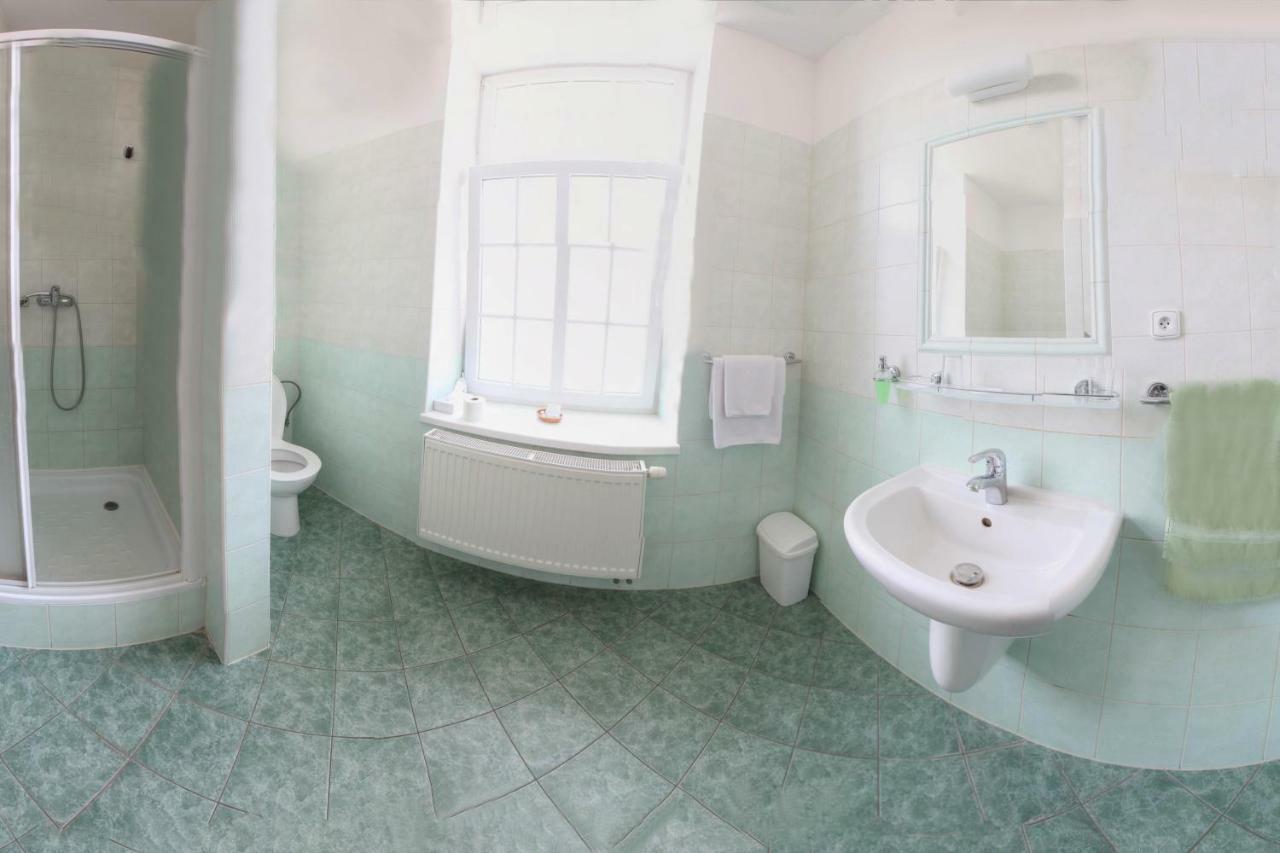 Penzion Tillerova Vila Lázně Bohdaneč Exteriör bild