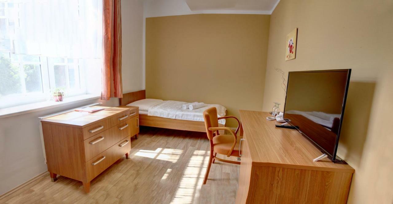 Penzion Tillerova Vila Lázně Bohdaneč Exteriör bild