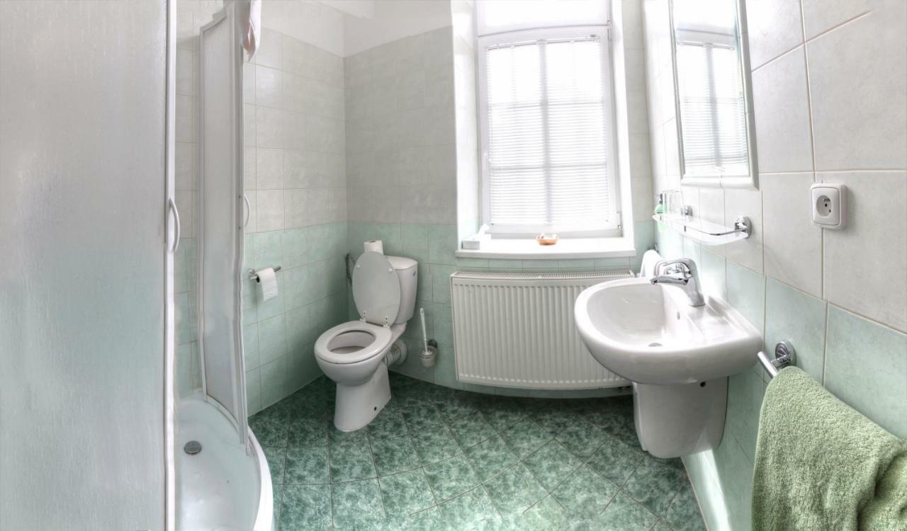 Penzion Tillerova Vila Lázně Bohdaneč Exteriör bild